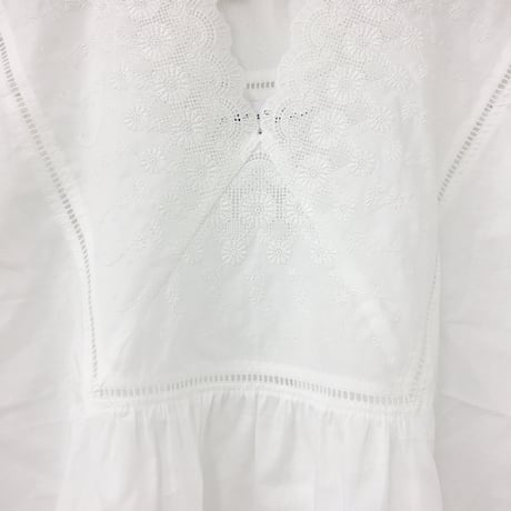 V-Neck Gathered Top / Off White