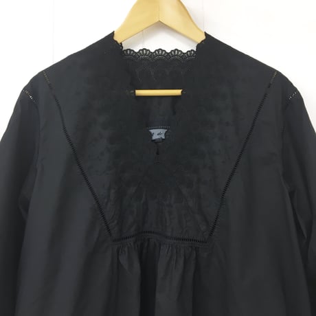 V-Neck Gathered Top  / Black