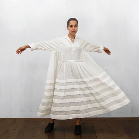 Band Collar Pintuck Gathered Dress / Off White