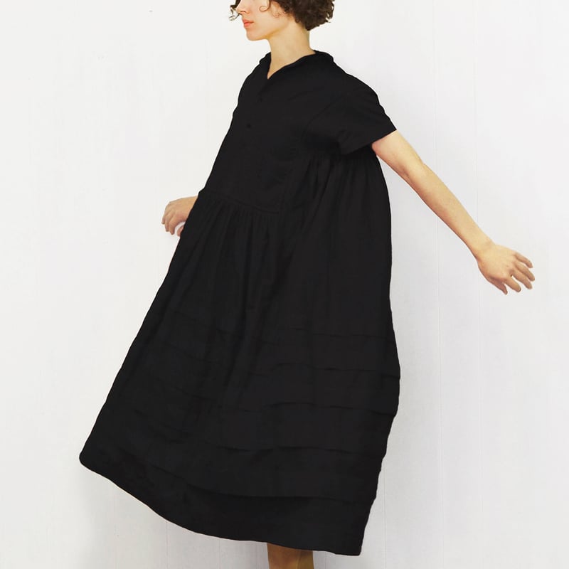 Pintuck Gathered Sleeveless Dress / Black | poi