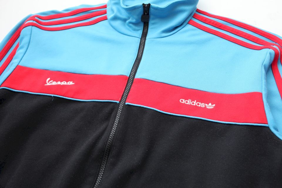 アディダスオリジナルadidas original VESPAコラボ? アディダスオリジナルadidas original VESPAコラボ?