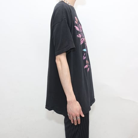 90's Flower Art T-Shirt