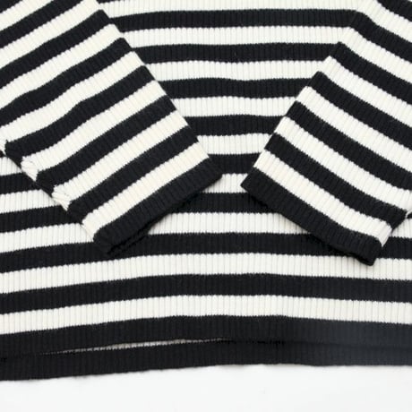 Black × White Border Knit