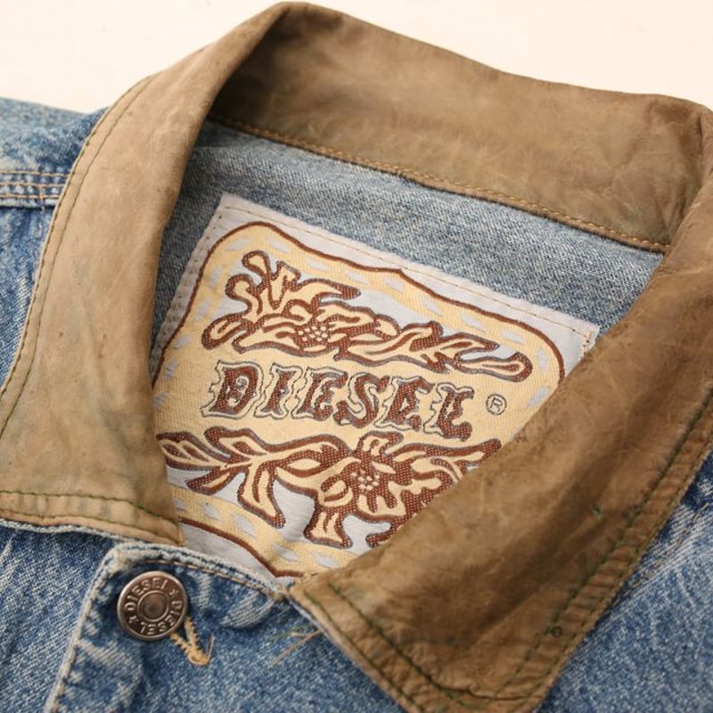 ジャケット・アウター 90's Faded Denim Jacket Leather Collar L Vintage 90s Leather-Collar Denim Jacket | Urban Outfitters