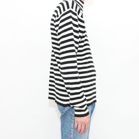 Black × White Border Knit