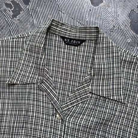 Open Collar Plaid Shirt