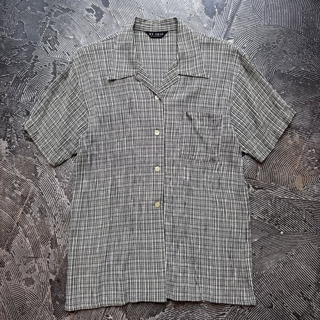Open Collar Plaid Shirt