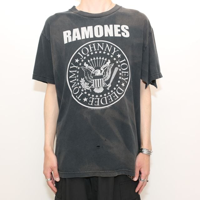 (未使用･未開封品)RAMONES 「RAW」（完全限定生産）オリジナルTシャツ付：A-type [DVD] ラモーンズ / ロウ【A-type】 | 商品情報 | 日本コロムビア