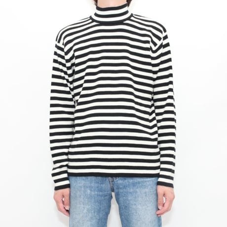 Black × White Border Knit