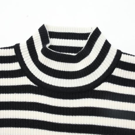 Black × White Border Knit