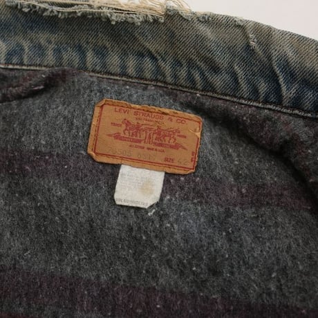 70s Levi's 70505-0317 Denim Jacket With Troy Blanket