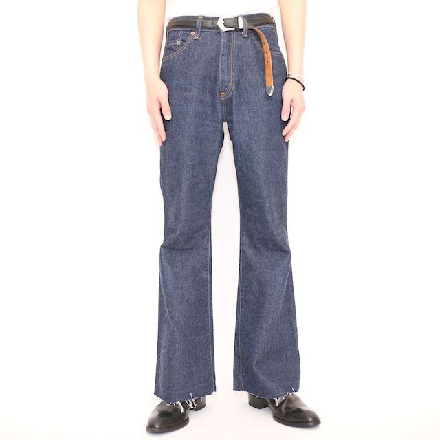パンツ DEAD 90's Levi's W557 Flared Denim Pants 90's Levi's W557 Flared Denim Pants | Strato