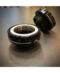 White Industries [BSA 30mm Bottom Bracket / Black]