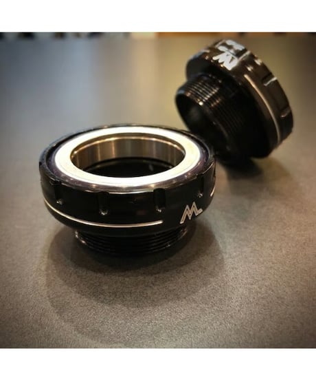 White Industries [BSA 30mm Bottom Bracket / Black]