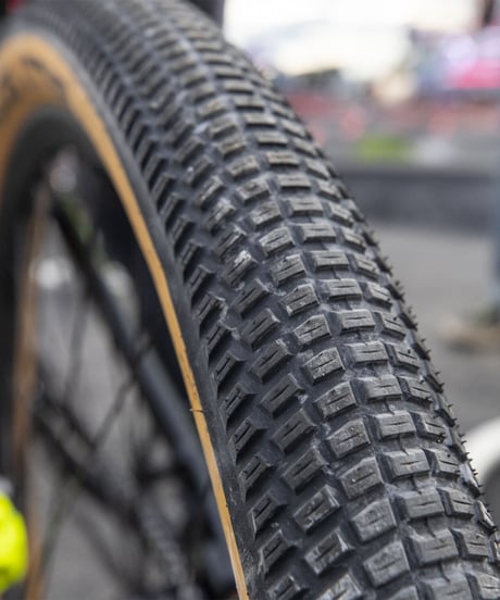 SCHWALBE　BILLY BONKERS　18×2.00（ブロンズスキン）