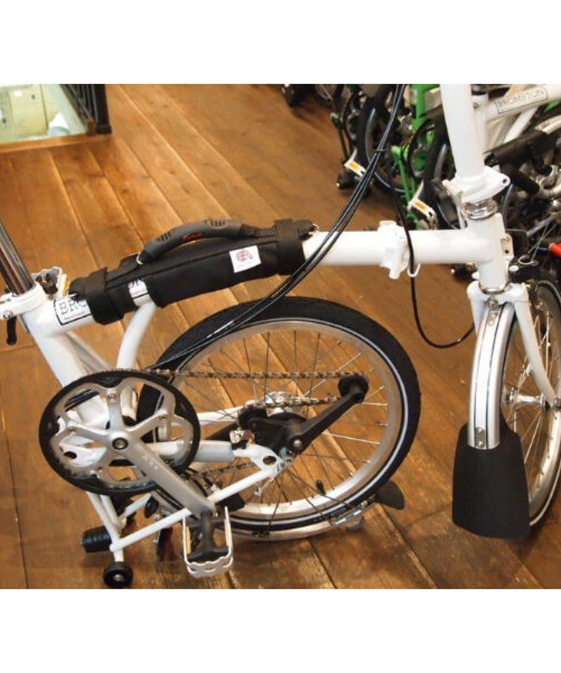 Off yer bike [On yer shoulder] | LORO CYCLE WO