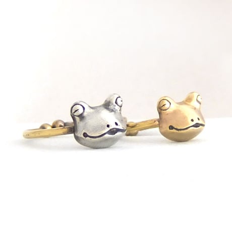 ちゅぅをせがむかえるのリング(金色)