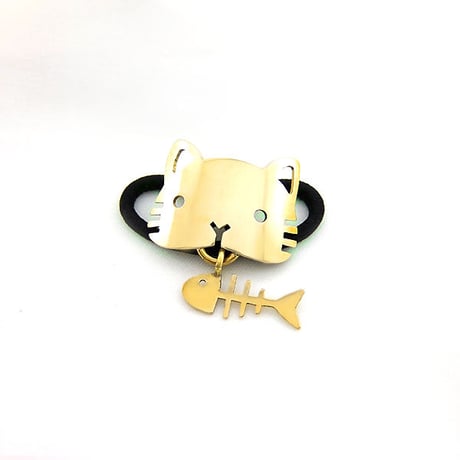 骨魚くわえたもきゅ猫ヘアアクセサリー 【揺れる骨魚付】