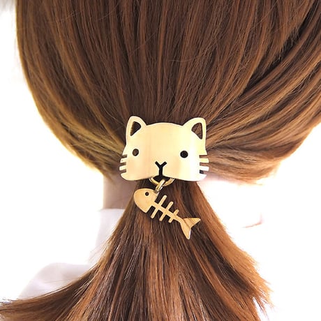 骨魚くわえたもきゅ猫ヘアアクセサリー 【揺れる骨魚付】