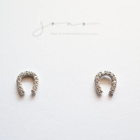 ホースシューキュービックジルコニアピアス