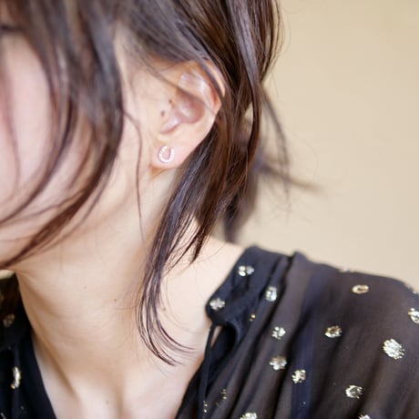 ホースシューキュービックジルコニアピアス