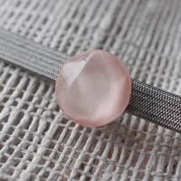 桜色の丸帯留め