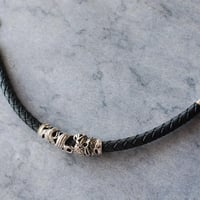 レザーとシルバーパーツの羽織紐（女性用）