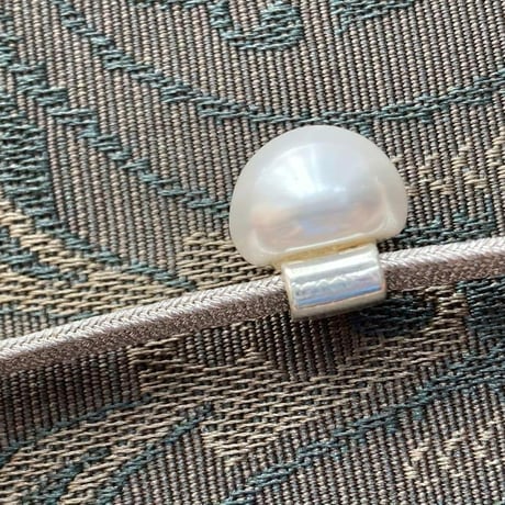 ぷっくりパールの一粒帯留め