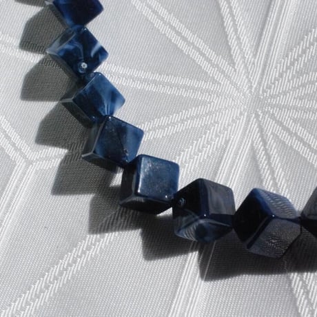 キューブデザインの男性用羽織紐（濃紺）