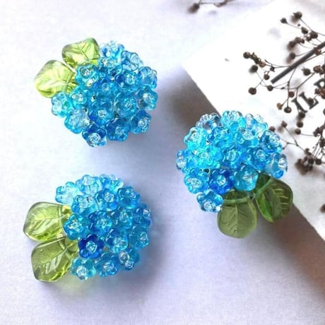 紫陽花の帯留（ライトブルー）
