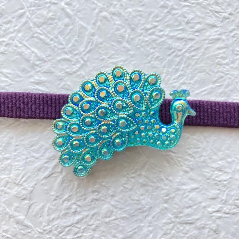 孔雀の帯留（ライトブルー） | 和や庵