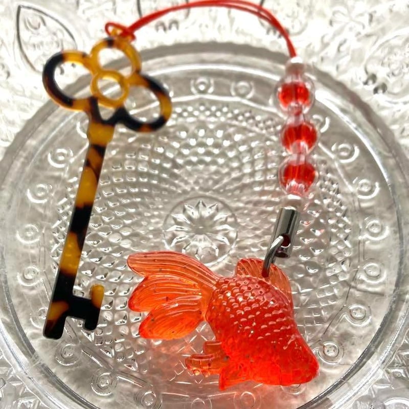 飴細工のような金魚の根付け | 和や庵