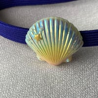 虹色ブルーの貝殻の帯留
