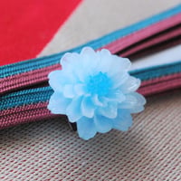ほんのりカラーが可愛いお花の帯留（ブルー）