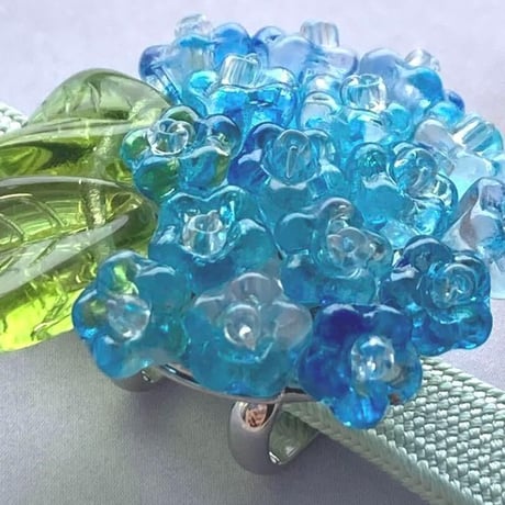紫陽花の帯留（ライトブルー）