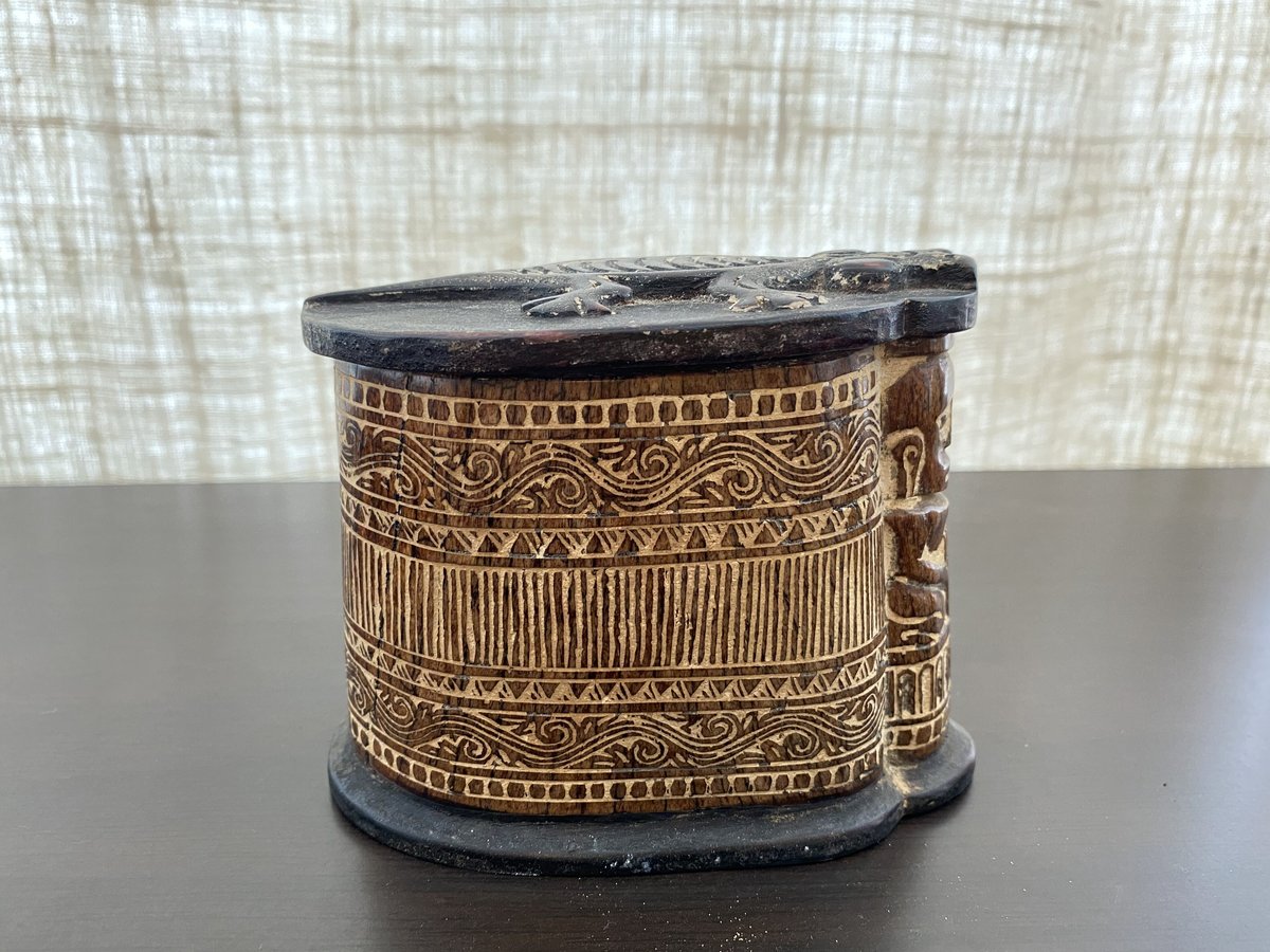 インドネシア　スマトラ島バタック族の布。タペストリー。テーブルクロス。 テーブルランナー バティック 布 さらさ 更紗 インドネシア バリ