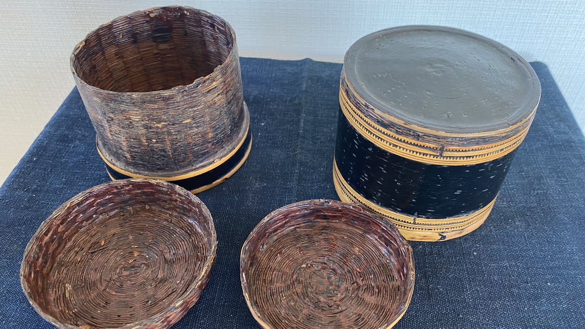 フローレス島 古民具 銀製噛みタバコ用具ガンビル入れ