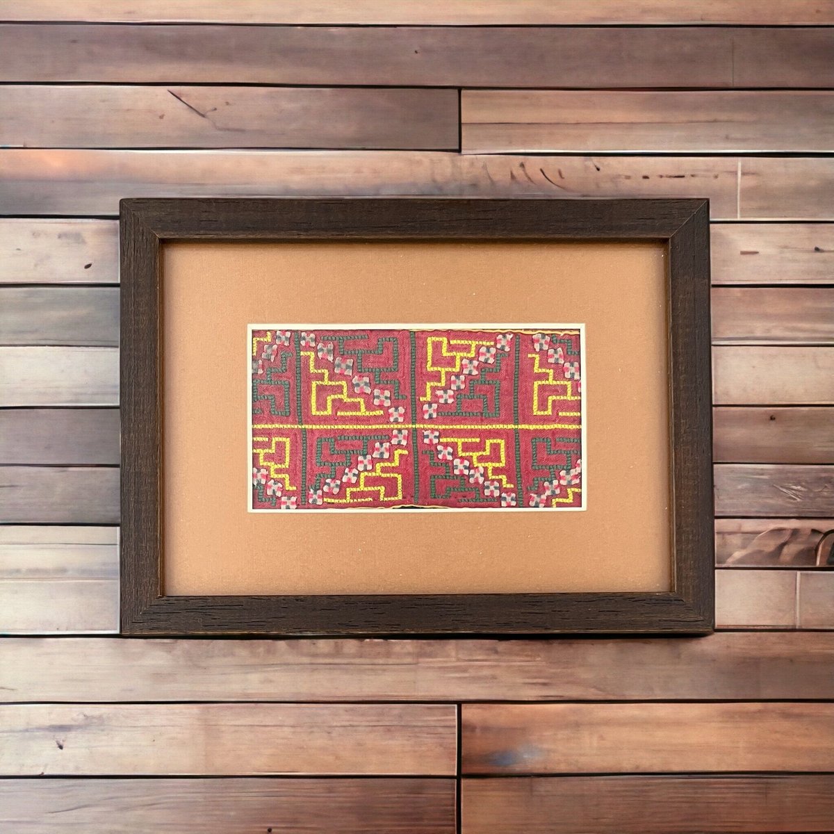 モン族襟刺繍 額入り M-16 | ASIAN ACCENTS モン族襟刺繍 額入り M-16 | ASIAN ACCENTS