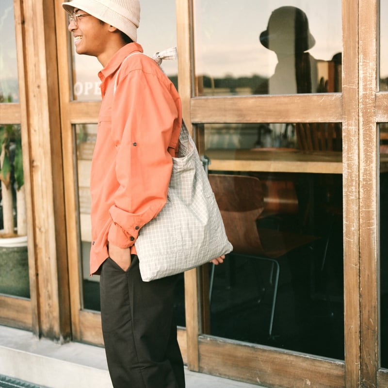 Plaid magazine shoulder / Sky | WARENFAUS