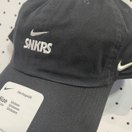 NIKE SNKRS CAP BLACK