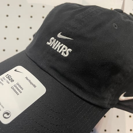 NIKE SNKRS CAP BLACK
