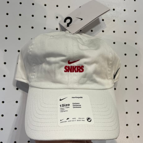 NIKE SNKRS CAP WHITE