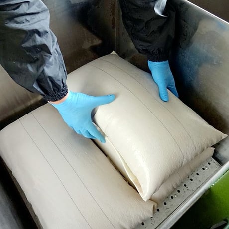 ギフト缶入り　卓上用ボトル