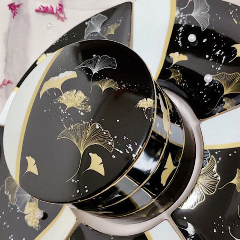 異素材再構築ジャケット 最後の晩餐 ベロア タッセル 刺繍 ラメ Christina Reefa転写紙】つや黒まきえ·和モダンいちょう | Anela