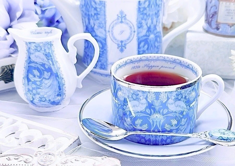 赤いリボンを巻いた白猫 ヴィンテージ ステンドグラス レア 丸型 ブルー 青 Christina Reefa転写紙】孔雀クラシック(ブルー) | Anela Style