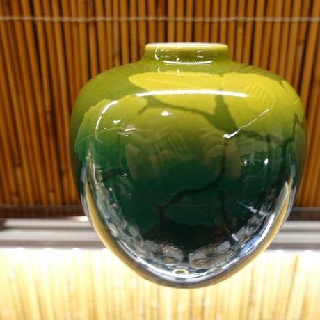 九谷錦山、 金彩色絵 蝶花唐草文 花瓶 9601b6f23f078c9a77c4426e08bf2e