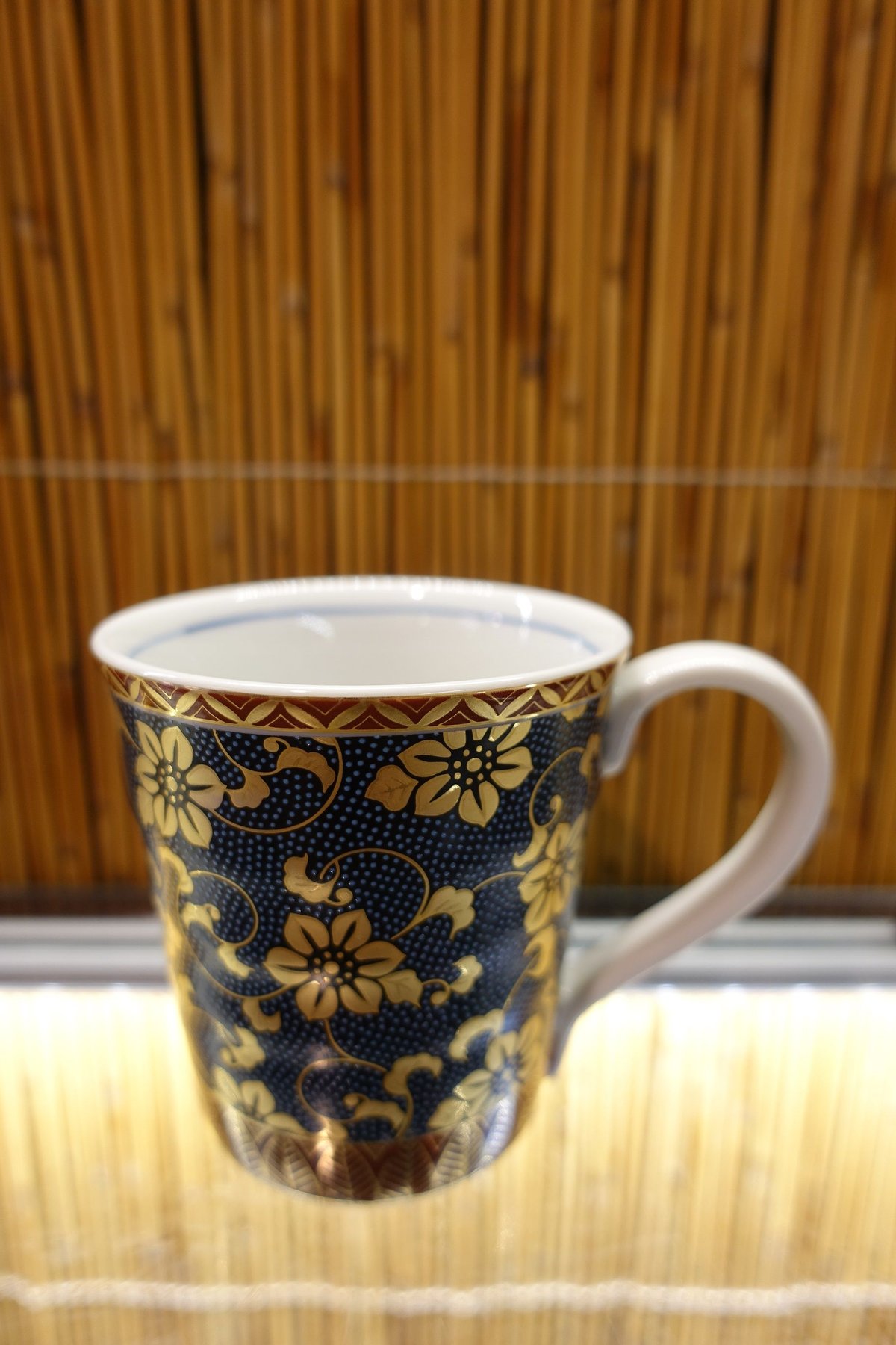 マグカップ 青粒鉄仙 金山窯 | 金澤・東山 九谷焼「宮」goo マグカップ 青粒鉄仙 金山窯 | 金澤・東山 九谷焼「宮」goo