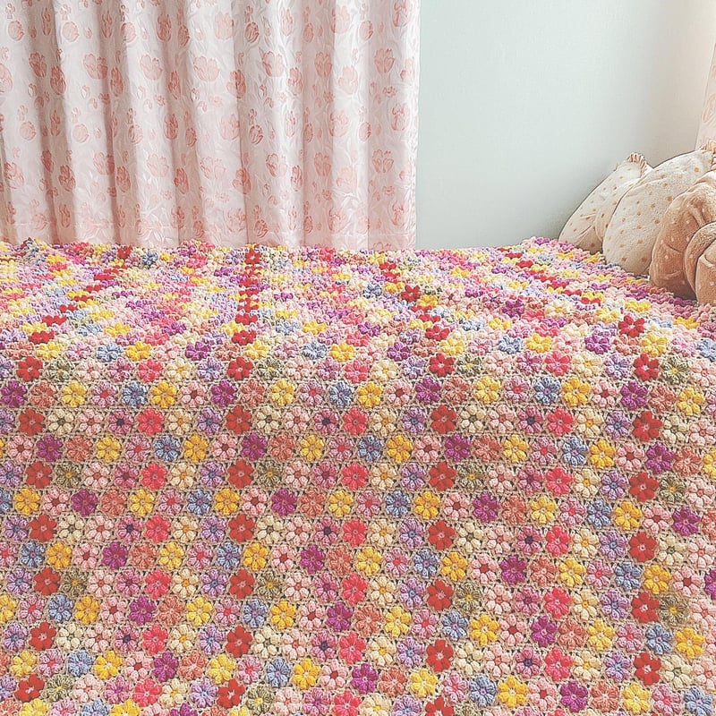 受注製作】手編みのベッドカバー お花モチーフ | Vintage Rose 受注製作】手編みのベッドカバー お花モチーフ | Vintage Rose