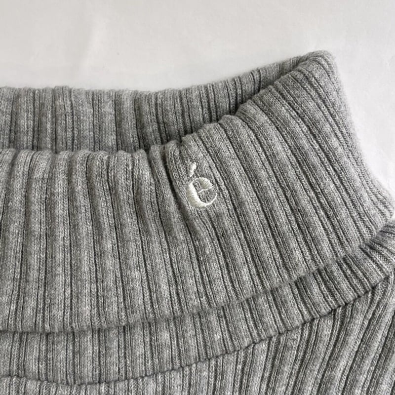 é embroidery rib knit high neck gray | épine