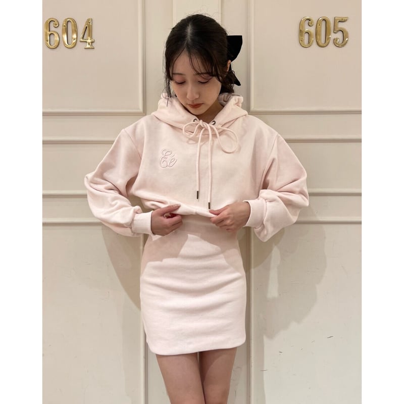 Eé embroidery hoodie onepiece baby pink | épine Eé embroidery hoodie onepiece baby pink | épine